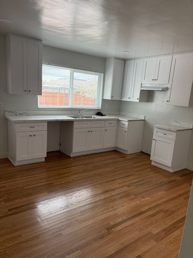 property at 1696-1696 Patterson Ln
