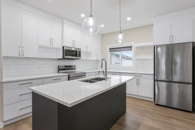 6637-6646 46 Ave in Beaumont, AB - Building Photo - Building Photo
