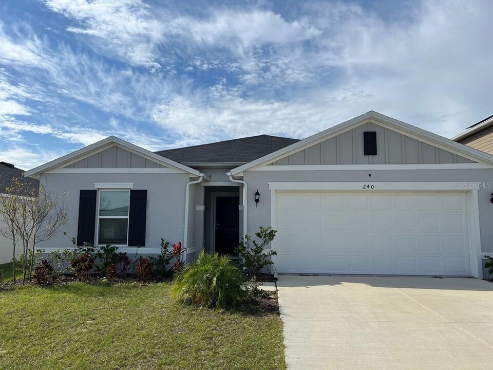 240 Summerlin Ln in Haines City, FL - Building Photo