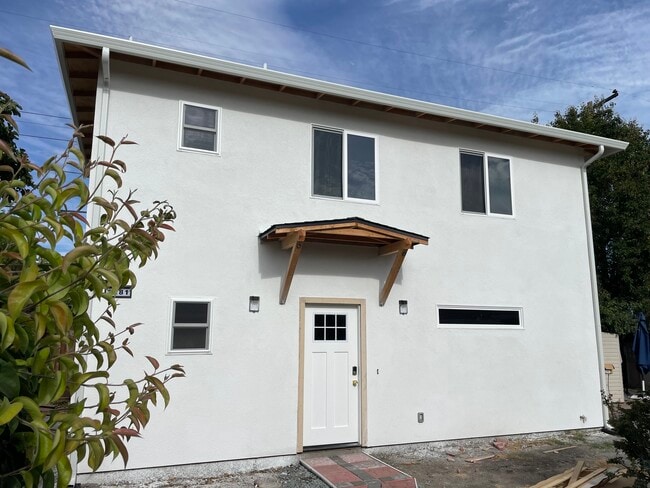 property at 1279 Las Palmas Dr