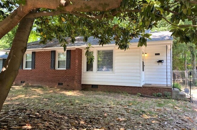 525 Manhasset Rd in Charlotte, NC - Foto de edificio - Building Photo