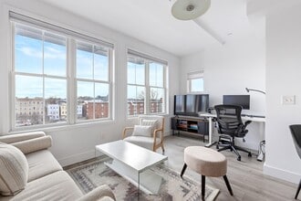 70 S Bremen St in Boston, MA - Building Photo - Building Photo