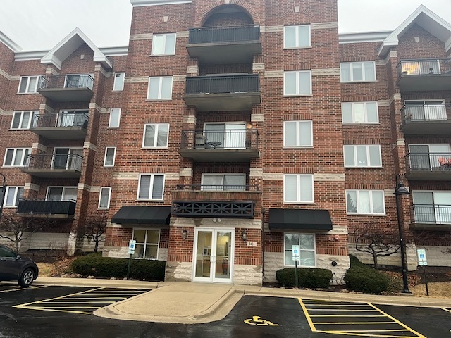 3451 N Carriageway Dr in Arlington Heights, IL - Building Photo