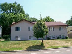 938 19th Ave N in South St. Paul, MN - Foto de edificio - Building Photo