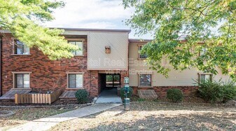 103 Woodhenge Dr in Collinsville, IL - Building Photo