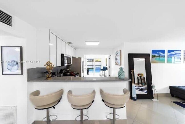 2708 SW 47th St in Fort Lauderdale, FL - Building Photo - Building Photo