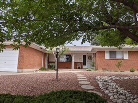 2408 Cutler Ave NE in Albuquerque, NM - Building Photo