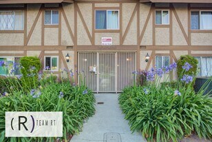 313 S Almansor St in Alhambra, CA - Building Photo