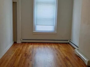14 Kensington Ave in Jersey City, NJ - Building Photo - Building Photo