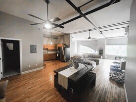 10 Franklin Plz in Dover, NH - Building Photo