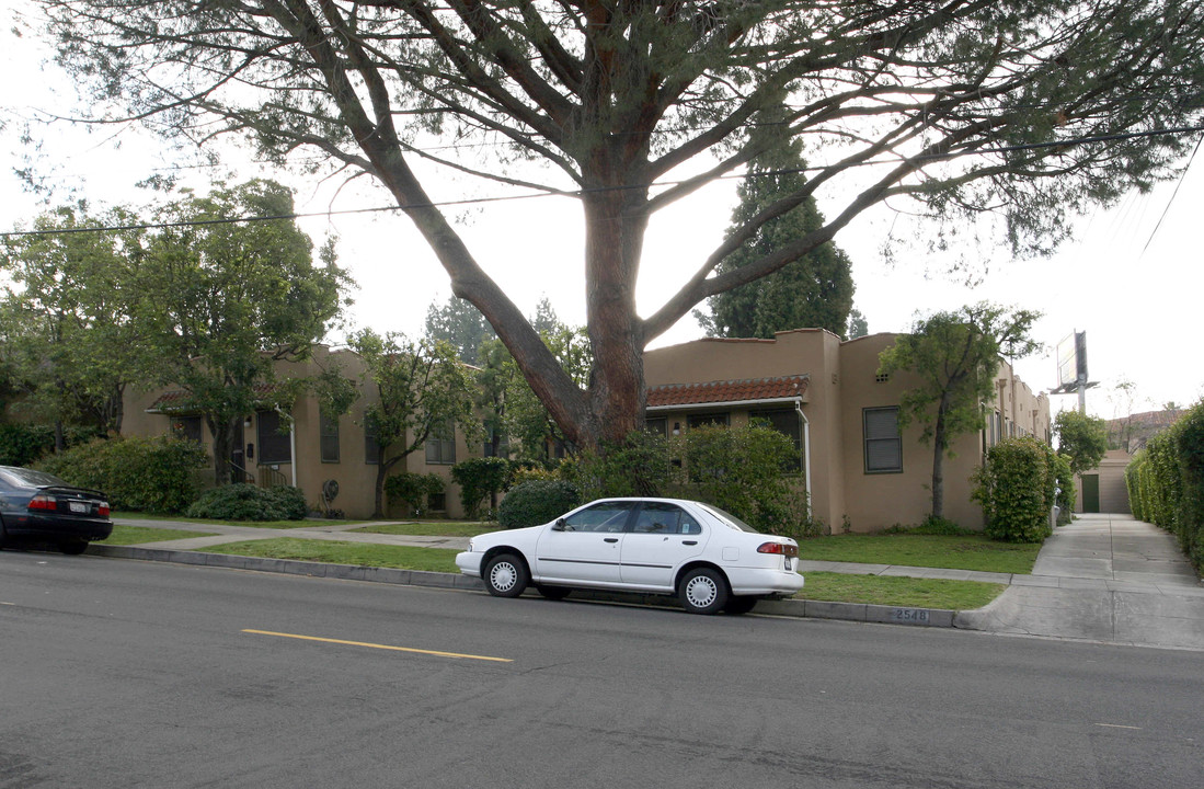 2548-2562 El Molino Ave in Altadena, CA - Building Photo