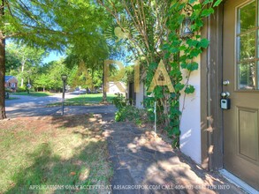 1005 W Brooks St in Norman, OK - Building Photo - Building Photo