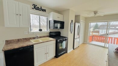 2363 Cove Dr in Hanover Park, IL - Building Photo - Building Photo