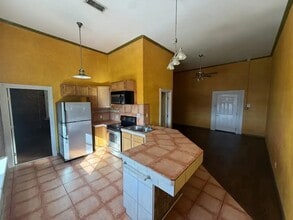 301 E California St, Unit 203 in Gainesville, TX - Building Photo - Building Photo