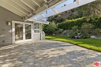 1277 N Norman Pl in Los Angeles, CA - Building Photo - Building Photo