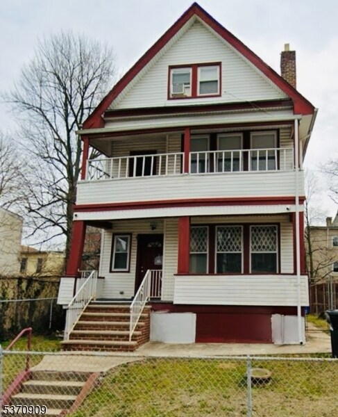 120 N 14th St in East Orange, NJ - Building Photo