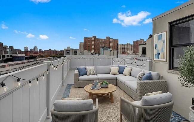 200 Stanton St, Unit 6G in New York, NY - Foto de edificio - Building Photo