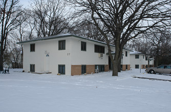 27-31 97th Ave NW in Coon Rapids, MN - Foto de edificio - Building Photo