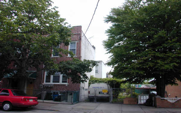 1317-1319 66th St in Brooklyn, NY - Foto de edificio