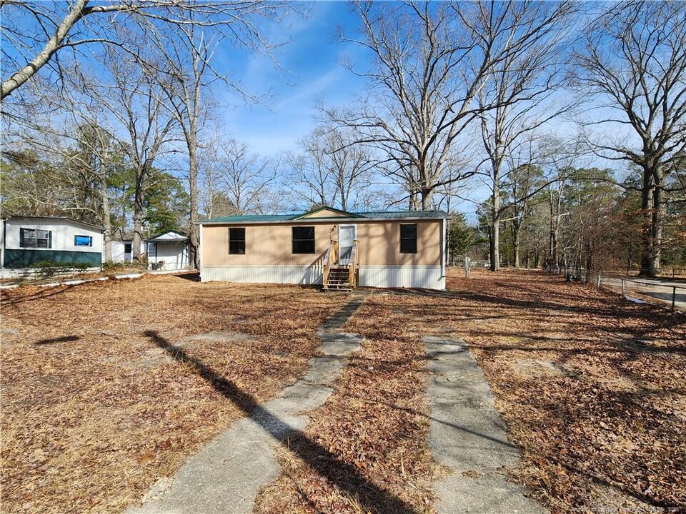 9429 Buddy Cir in Fayetteville, NC - Building Photo