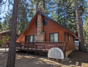 614 Glorene Ave, Unit A in South Lake Tahoe, CA - Foto de edificio - Building Photo