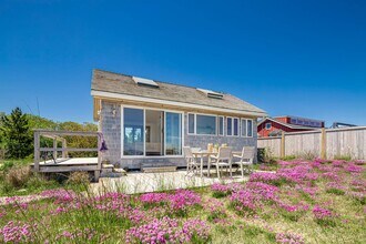 89 Gerard Dr in East Hampton, NY - Building Photo - Building Photo