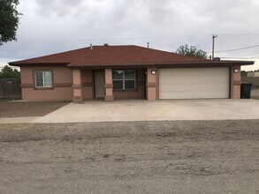 2601 W 3rd St in Roswell, NM - Building Photo - Building Photo