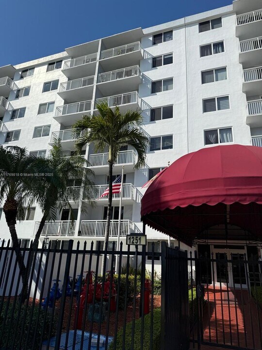 1251 NE 108th St, Unit #412 in Miami, FL - Building Photo
