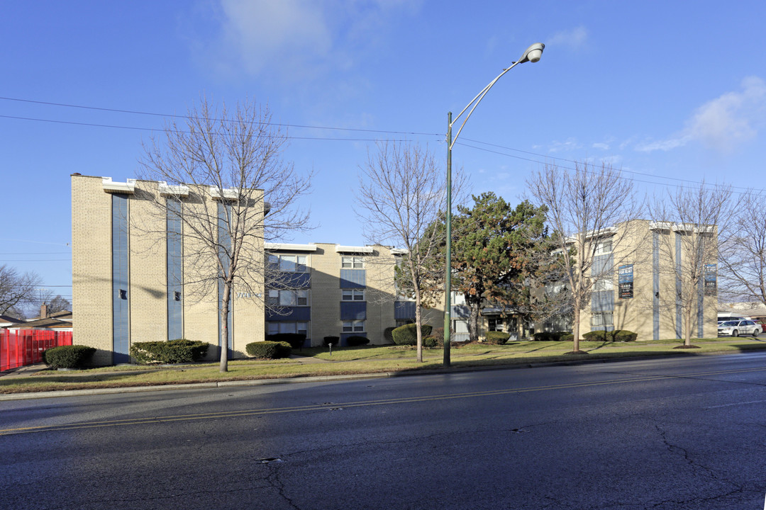 7732-7736 S Kedzie Ave in Chicago, IL - Building Photo