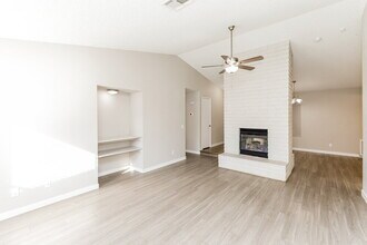 141 Emden Dr in Henderson, NV - Foto de edificio - Building Photo