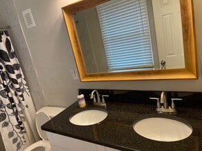 1503 Ellington Sq in Portsmouth, VA - Foto de edificio - Building Photo