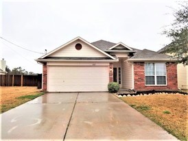 2207 Shady Pine Dr in Conroe, TX - Building Photo