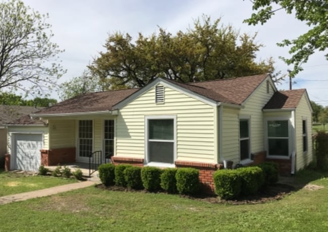 2129 W Lotus Ave in Fort Worth, TX - Building Photo - Building Photo