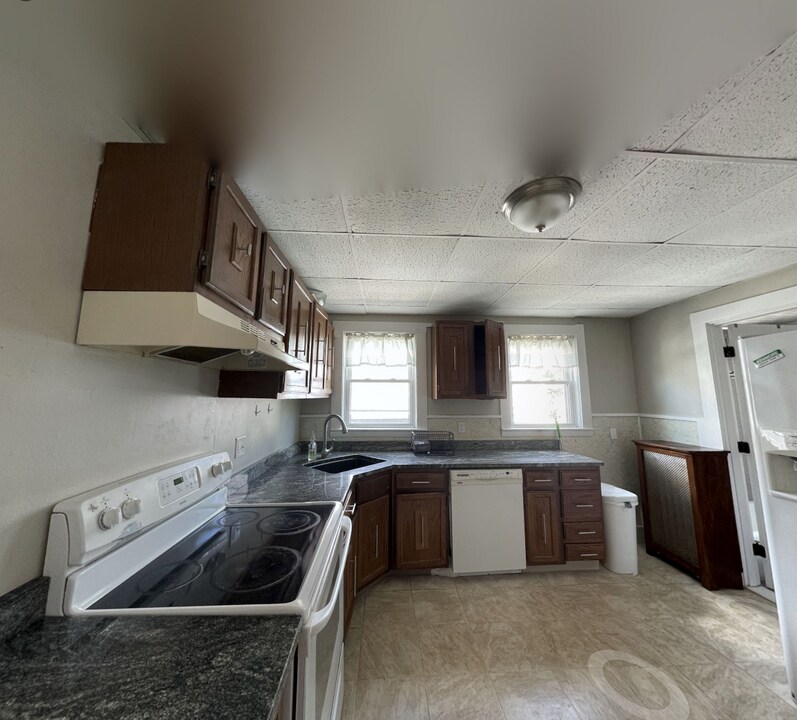 14 Dow St, Unit 2 in Somerville, MA - Building Photo