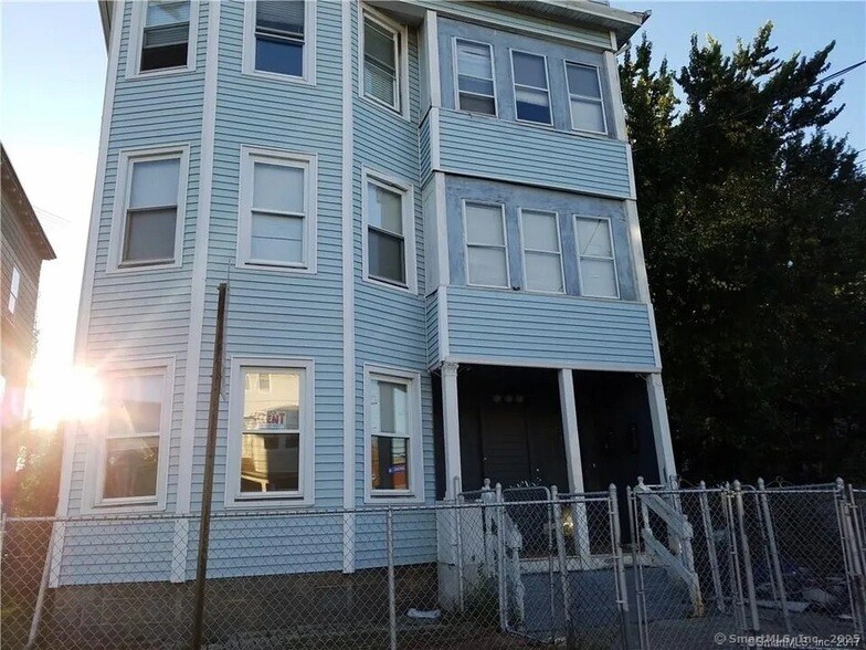 481 Hollister Ave in Bridgeport, CT - Foto de edificio
