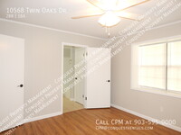 10568 Twin Oaks Dr photo'