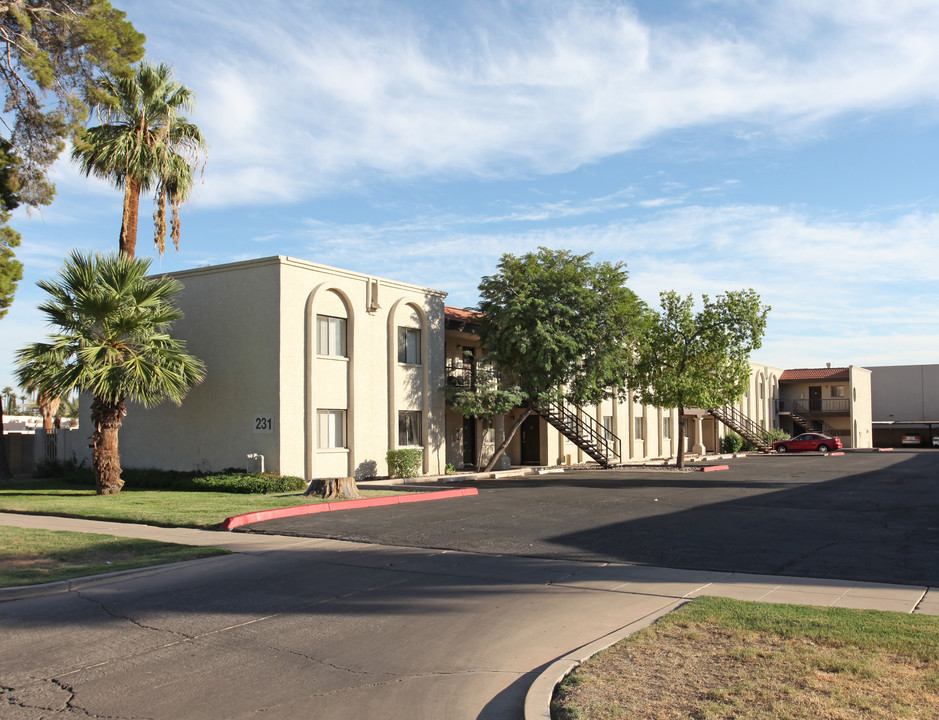 Bel-Aire Manor in Mesa, AZ - Foto de edificio