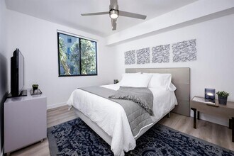 5961 SW 68th St in South Miami, FL - Building Photo - Building Photo