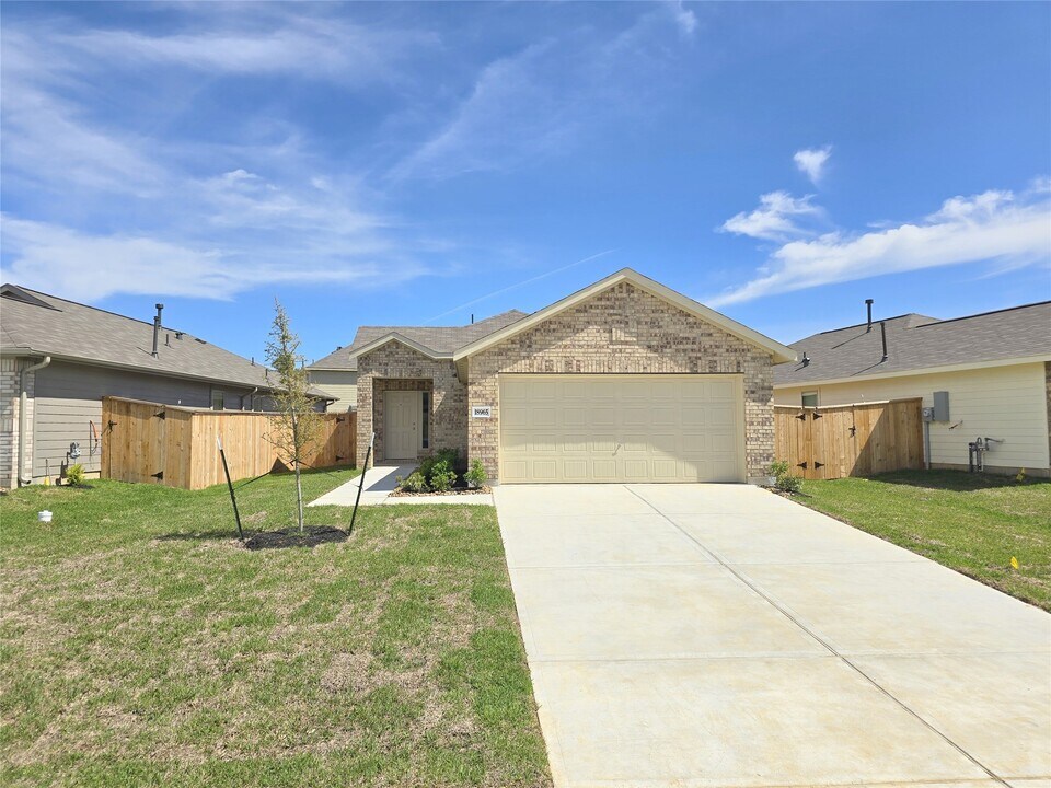 18965 Panzini Dr in New Caney, TX - Building Photo