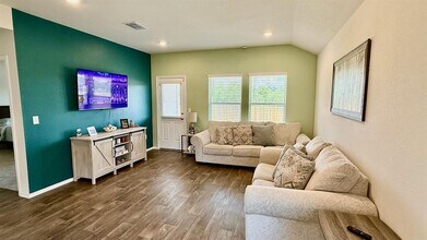 13104 Roving Pass in Elgin, TX - Building Photo - Building Photo