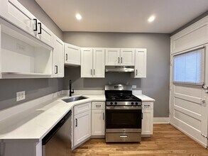 639 W Cornelia Ave, Unit S3 in Chicago, IL - Foto de edificio - Building Photo