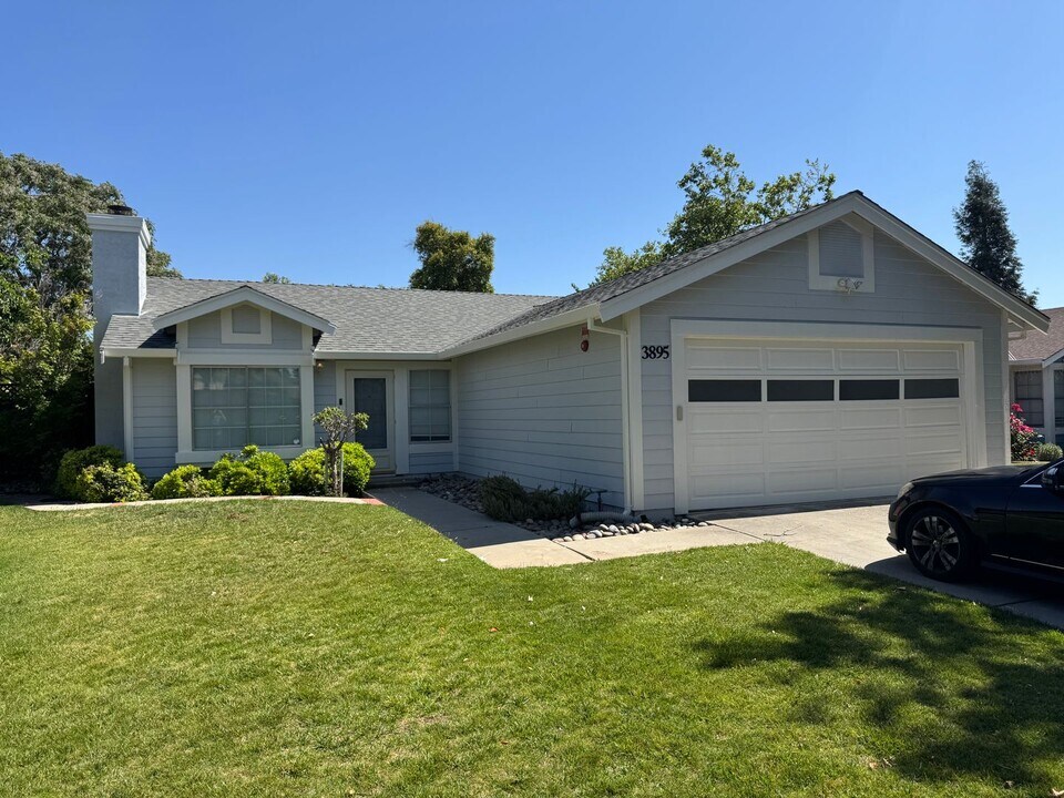 3895 Silver Oaks Way in Livermore, CA - Building Photo