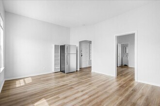 2318 Santa Clara Ave in Alameda, CA - Building Photo - Building Photo