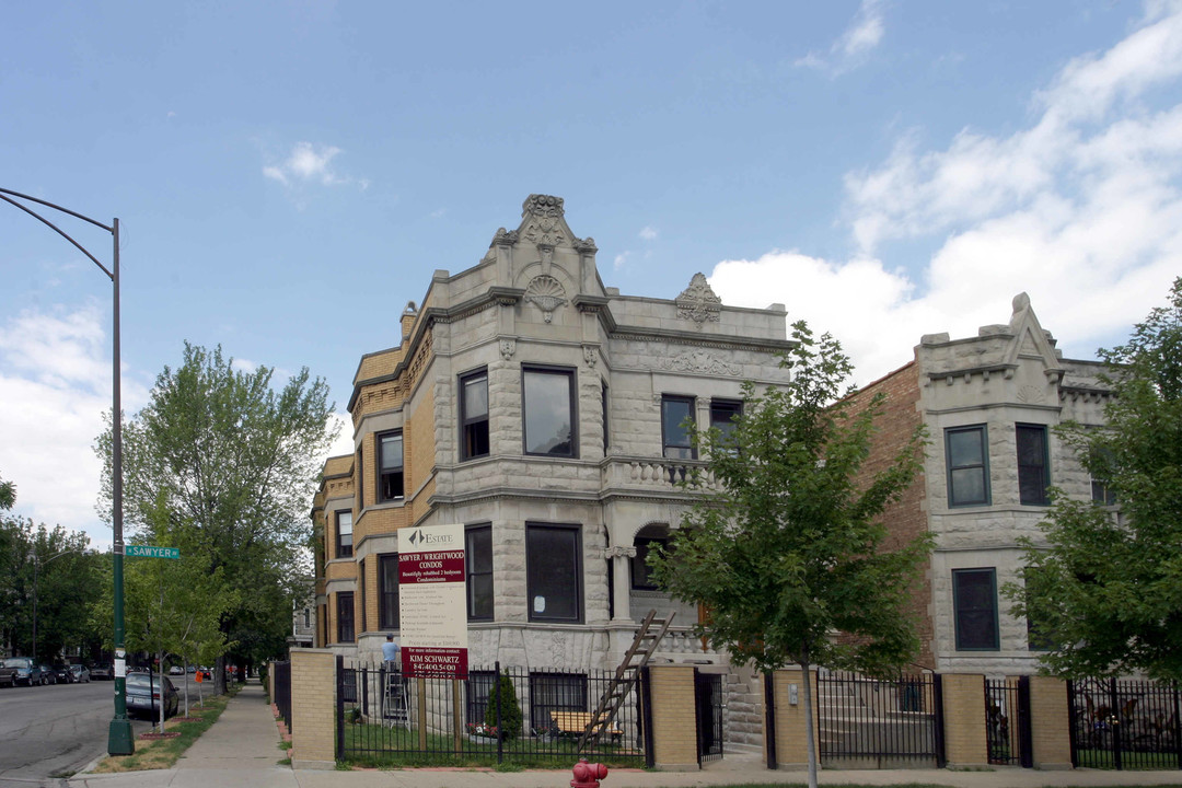 2600 N Sawyer Ave in Chicago, IL - Foto de edificio