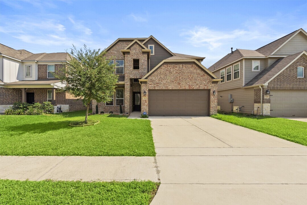 15422 Wandering Creek Trail in Houston, TX - Building Photo