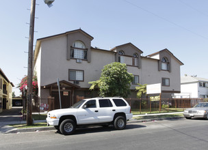 El Corazon Apartments in North Hollywood, CA - Building Photo - Building Photo