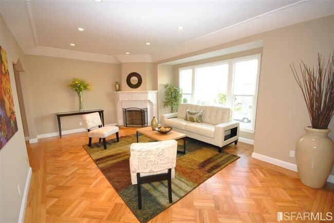 1643 Moraga St, Unit Upper Level