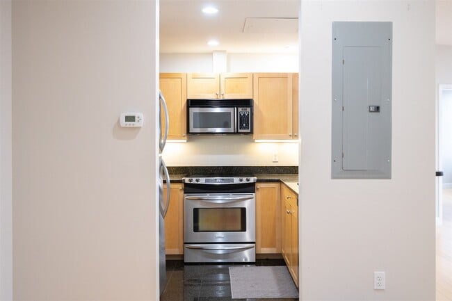 460 Harrison Ave, Unit 205 in Boston, MA - Building Photo - Building Photo