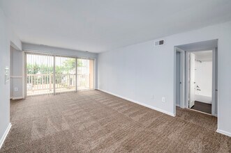 Parke Cheverly in Hyattsville, MD - Building Photo - Interior Photo