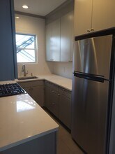 38 Melville St, Unit 2 in Fall River, MA - Foto de edificio - Building Photo